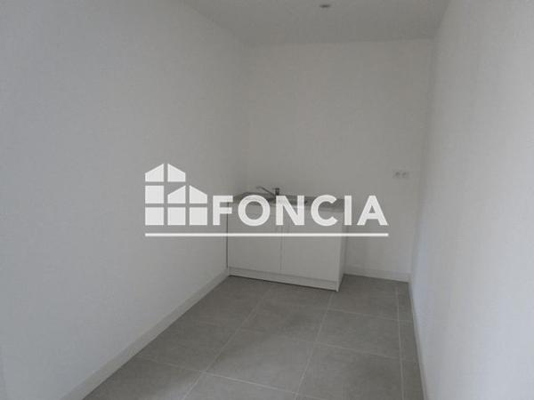 Location Local commercial 3 pièces 75 m² - BAT B Montrabe 31850