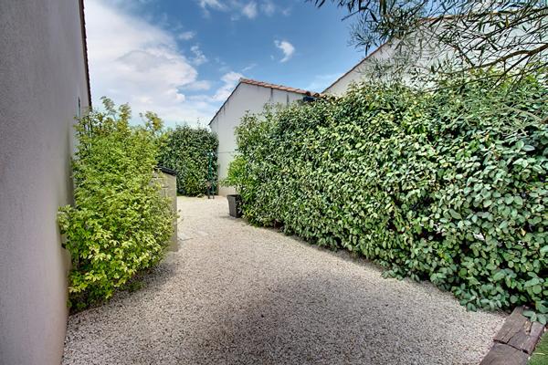 A VENDRE EN EXCLUSIVITE - Villa de 85m2 sur 411 m2 de terrain avec piscine et garage