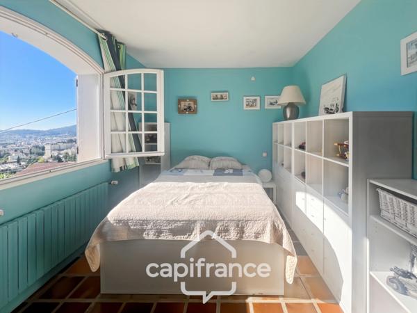 Maison à vendre 8 pièces HYERES (83)- Vue mer panoramique Exceptionnel - Double garage - Ascenseur