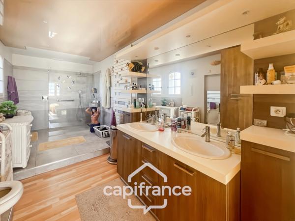 Maison à vendre 8 pièces HYERES (83)- Vue mer panoramique Exceptionnel - Double garage - Ascenseur