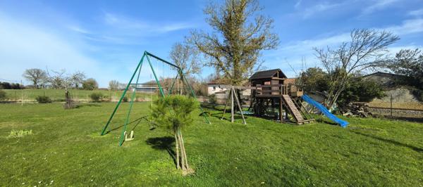 Charentaise avec dépendances et très grand jardin