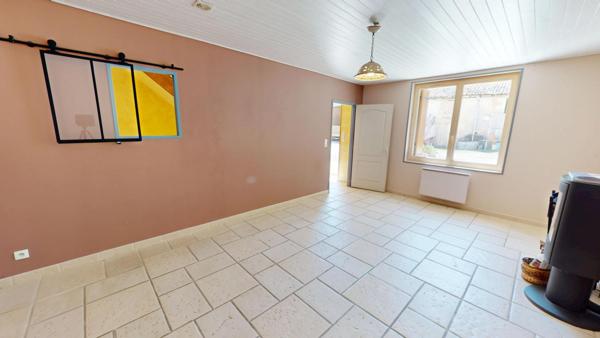 Charentaise avec dépendances et très grand jardin