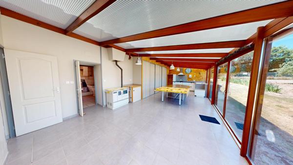 Charentaise avec dépendances et très grand jardin