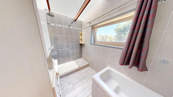 Charentaise avec dépendances et très grand jardin