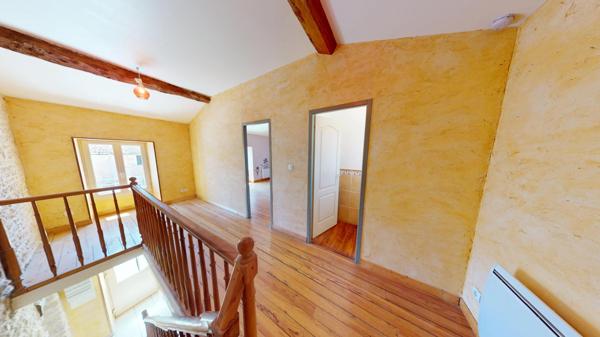 Charentaise avec dépendances et très grand jardin