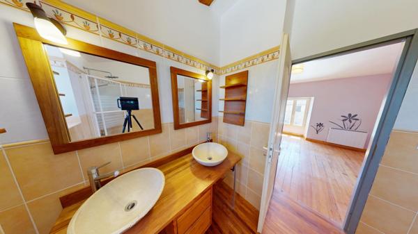 Charentaise avec dépendances et très grand jardin