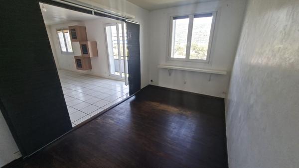 Appartement T4 / 3 CH- Avec balcon et vue dégagée.