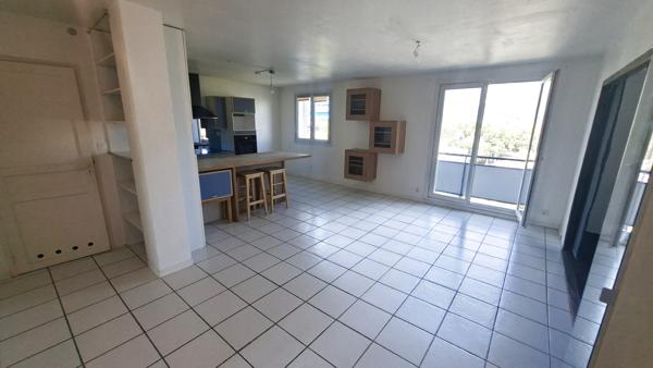 Appartement T4 / 3 CH- Avec balcon et vue dégagée.
