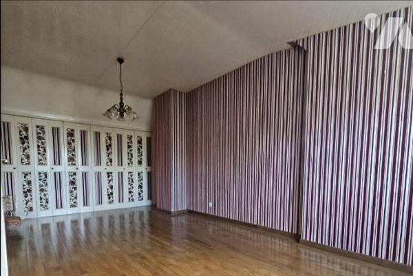 CHALONS EN CHAMPAGNE aux pieds de COMPERTRIX (51510) Maison de type 5 -À RÉNOVER-