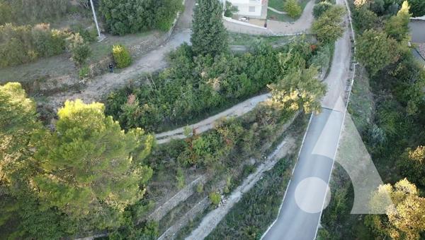 Terrain 1058 m2