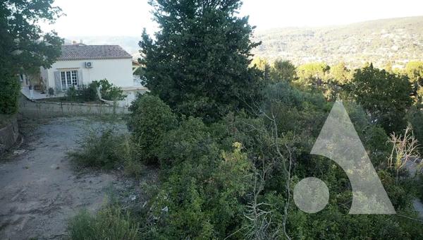 Terrain 1058 m2