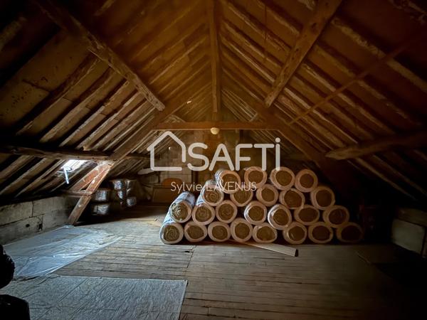 Idéal investisseur, Maison à rénover de 201 m2, sur son terrain de 1593 m2.