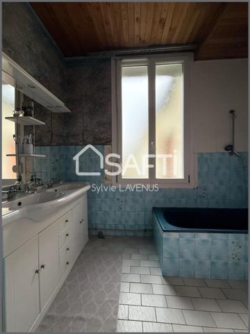 Idéal investisseur, Maison à rénover de 201 m2, sur son terrain de 1593 m2.