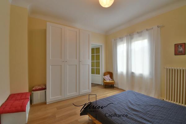 Pavillon plain pied, 3 grandes chambres, sous sol complet, proche centre ville