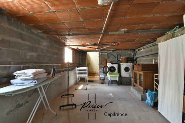 Pavillon plain pied, 3 grandes chambres, sous sol complet, proche centre ville