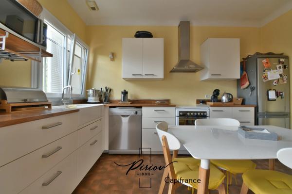 Pavillon plain pied, 3 grandes chambres, sous sol complet, proche centre ville