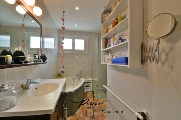 Pavillon plain pied, 3 grandes chambres, sous sol complet, proche centre ville