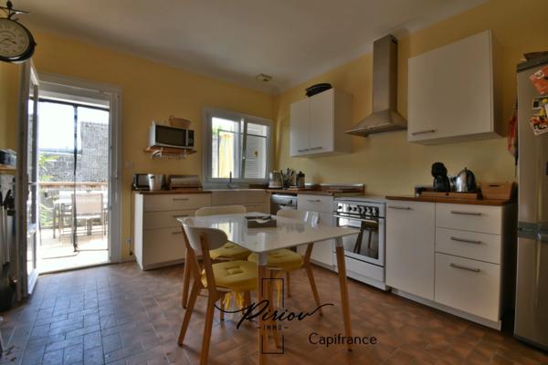 Pavillon plain pied, 3 grandes chambres, sous sol complet, proche centre ville