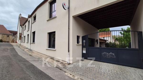 Immeuble d'exception au coeur du village de Vougeot (Bourgogne), prestigieux terroir viticole