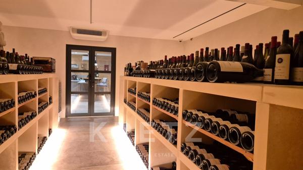 Immeuble d'exception au coeur du village de Vougeot (Bourgogne), prestigieux terroir viticole