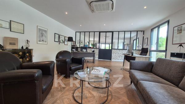 Immeuble d'exception au coeur du village de Vougeot (Bourgogne), prestigieux terroir viticole