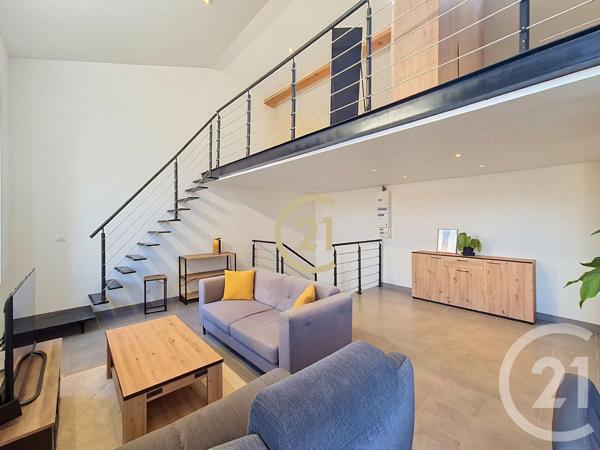 Immeuble à vendre  117,56 m 2   EYGUIERES  - 13