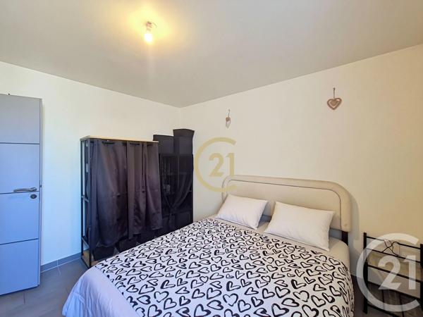 Immeuble à vendre  117,56 m 2   EYGUIERES  - 13