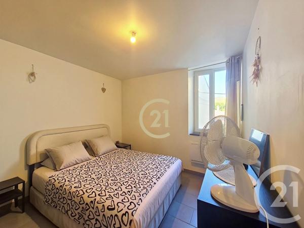 Immeuble à vendre  117,56 m 2   EYGUIERES  - 13