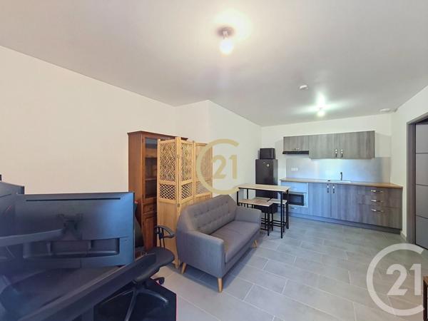 Immeuble à vendre  117,56 m 2   EYGUIERES  - 13
