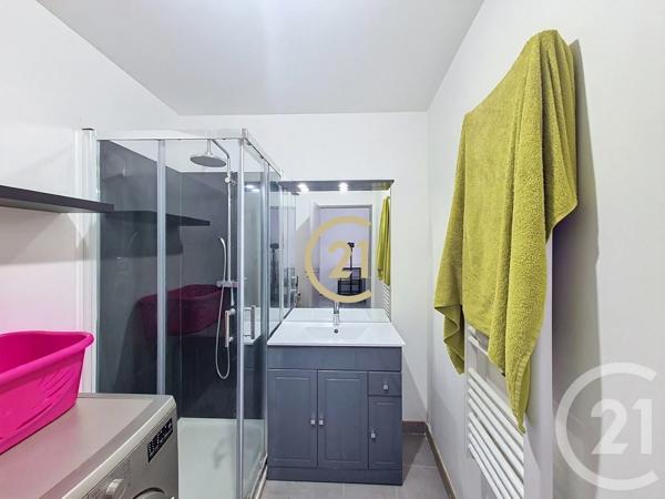 Immeuble à vendre  117,56 m 2   EYGUIERES  - 13