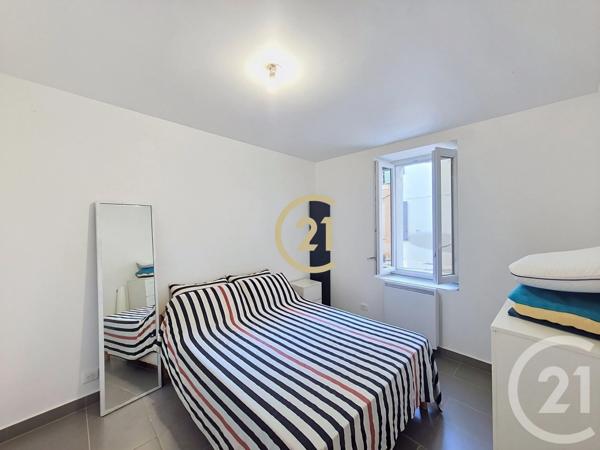 Immeuble à vendre  117,56 m 2   EYGUIERES  - 13