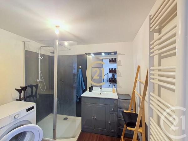 Immeuble à vendre  117,56 m 2   EYGUIERES  - 13