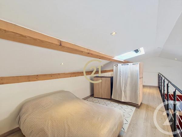 Immeuble à vendre  117,56 m 2   EYGUIERES  - 13