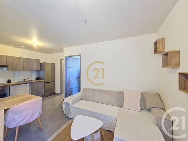 Immeuble à vendre  117,56 m 2   EYGUIERES  - 13