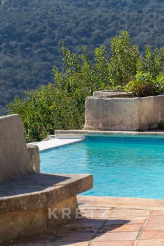 Villa à Rénover avec Vue Exceptionnelle sur le Golfe de Saint-Tropez