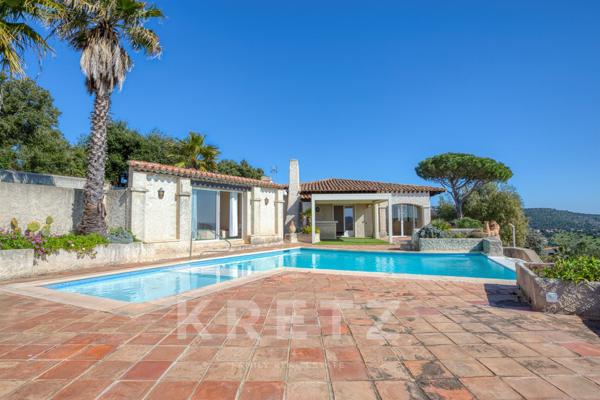 Villa à Rénover avec Vue Exceptionnelle sur le Golfe de Saint-Tropez