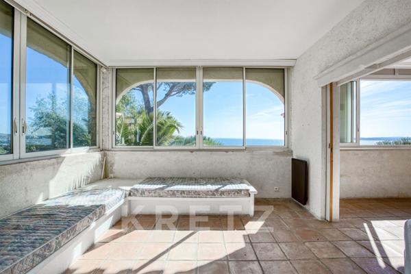 Villa à Rénover avec Vue Exceptionnelle sur le Golfe de Saint-Tropez
