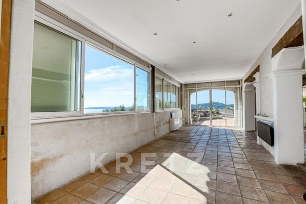 Villa à Rénover avec Vue Exceptionnelle sur le Golfe de Saint-Tropez