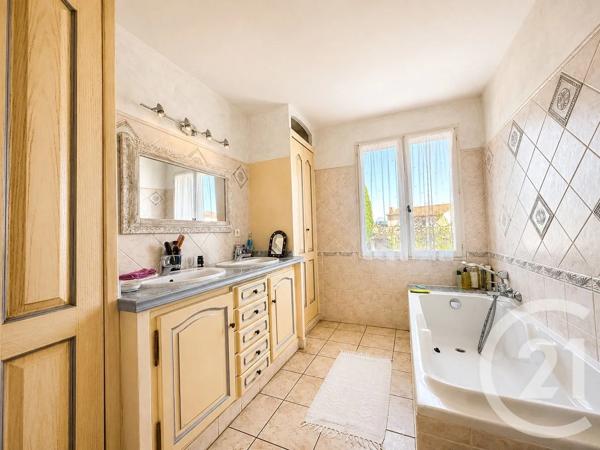 Maison à vendre  4 pièces - 108 m 2   COGOLIN  - 83