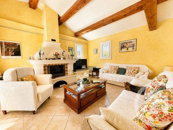 Maison à vendre  4 pièces - 108 m 2   COGOLIN  - 83