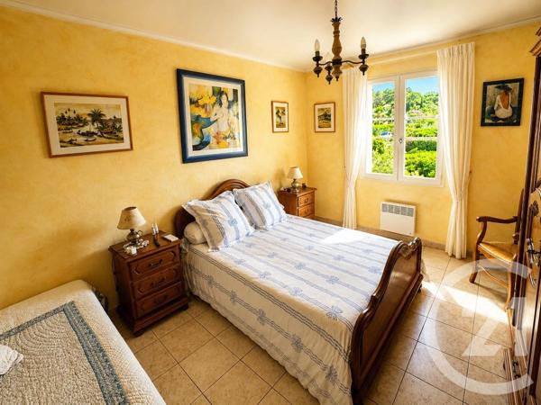 Maison à vendre  4 pièces - 108 m 2   COGOLIN  - 83