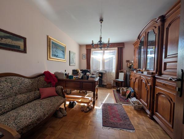 « Maison familiale spacieuse avec grand terrain et sous-sol sur les hauteurs de Guebwiller – Potentiel à réinventer ».