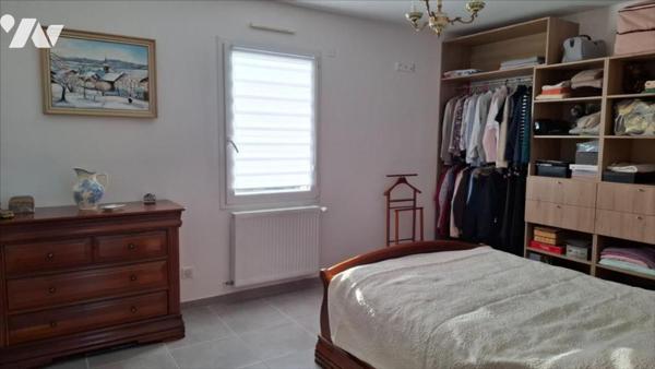 A 1.2 kms de la mer, à 25 mns de Cherbourg