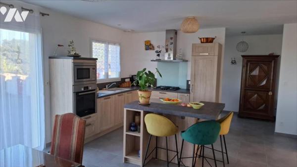 A 1.2 kms de la mer, à 25 mns de Cherbourg