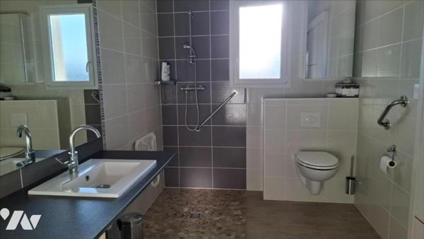 A 1.2 kms de la mer, à 25 mns de Cherbourg