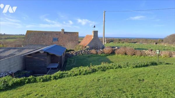 A 1.2 kms de la mer, à 25 mns de Cherbourg