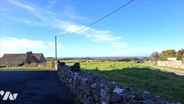 A 1.2 kms de la mer, à 25 mns de Cherbourg
