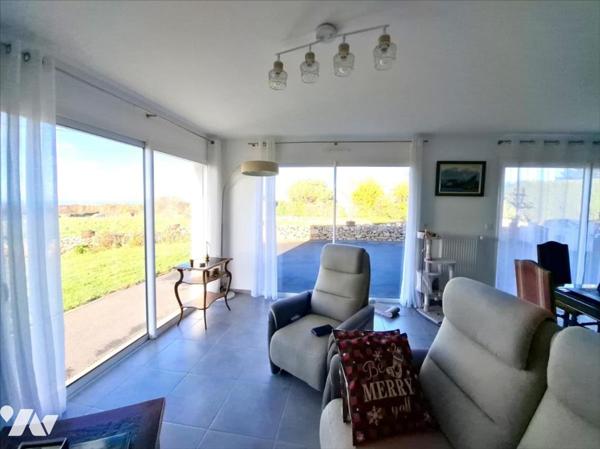 A 1.2 kms de la mer, à 25 mns de Cherbourg