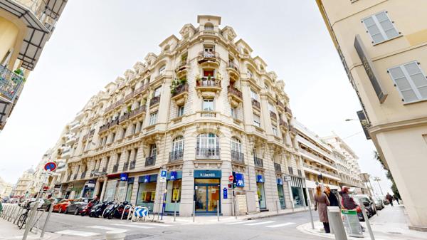 NICE - RUE DE FRANCE : VASTE 4 PIÈCES TRAVERSANT SUD / NORD