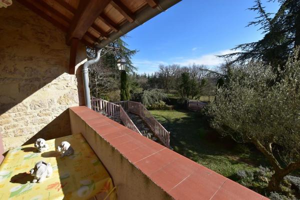 Propriété à Bellefont-la-Rauze (46090)156 m² habitables, maison en pierre avec dépendances, terrain de 1,25 hectare